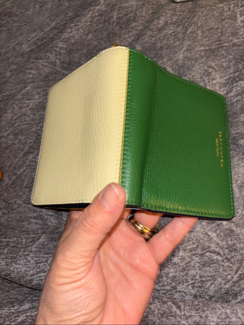 Tory Burch Pebbled Green Compact Wallet with Gold Logo - Picture 3 of 7